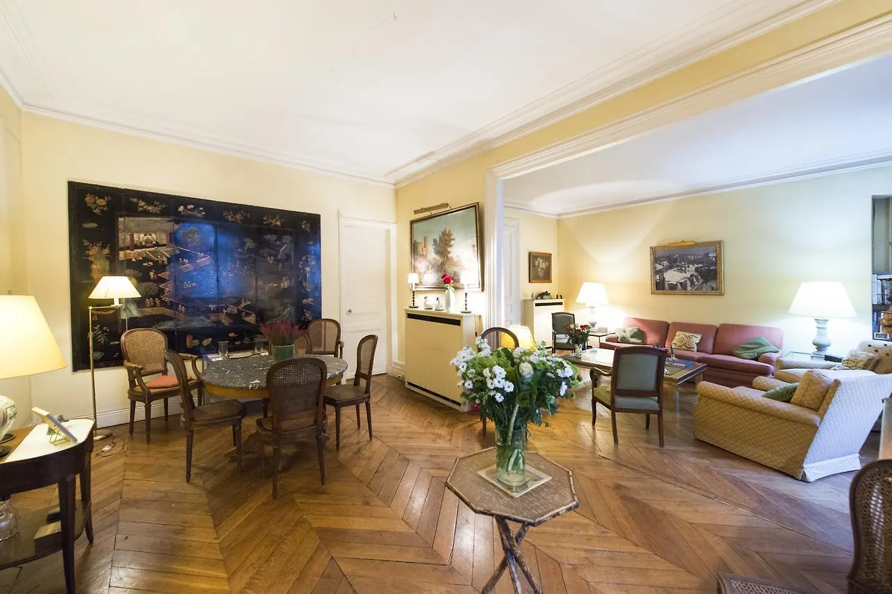 Veeve - Charming Bonaparte Paris Apartment