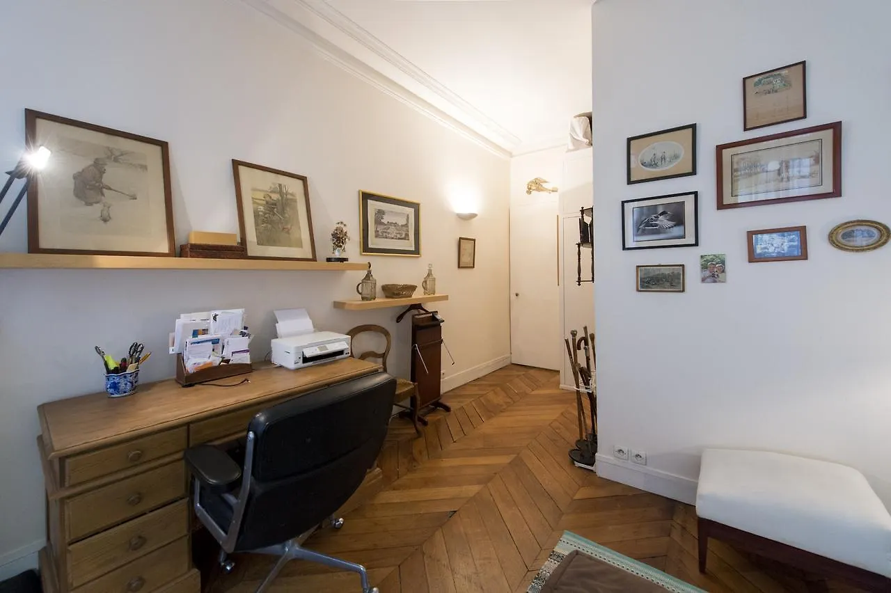 Apartment Veeve - Charming Bonaparte Paris